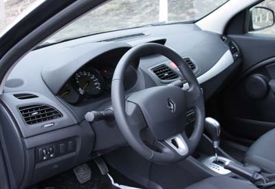 RenaultFluence2.0CVT(4).JPG